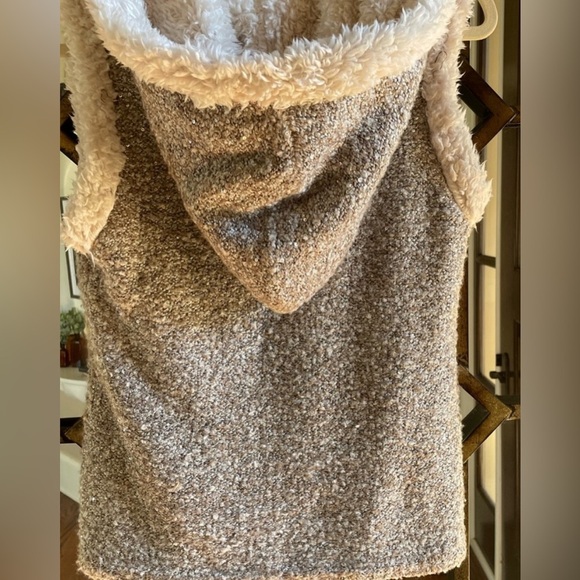 Oliver women Sherpa hooded vest with sparkles - Picture 2 of 14